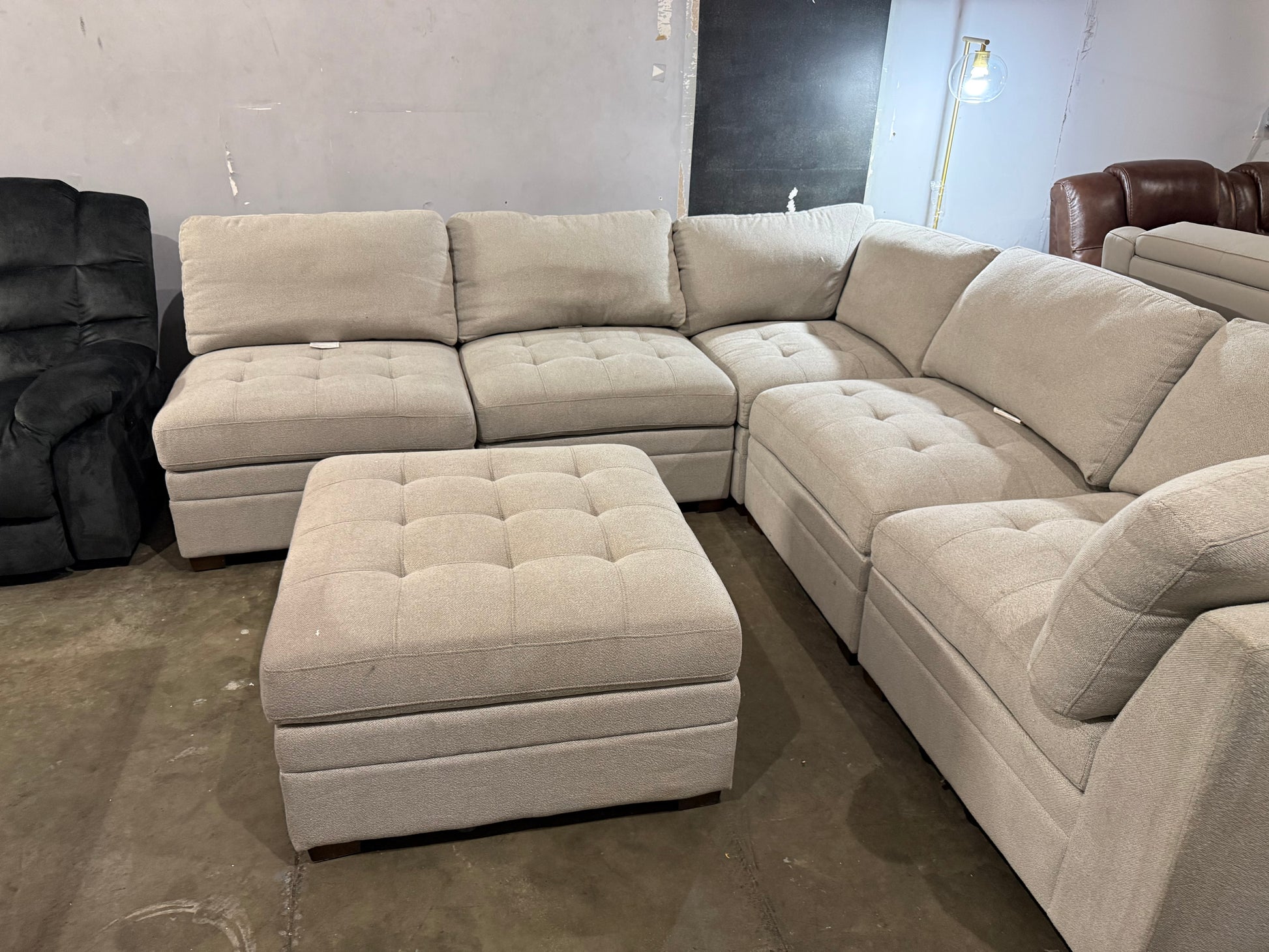 Thomasville Tisdale Modular Sectional 6-piece Beige with Storage Ottoman