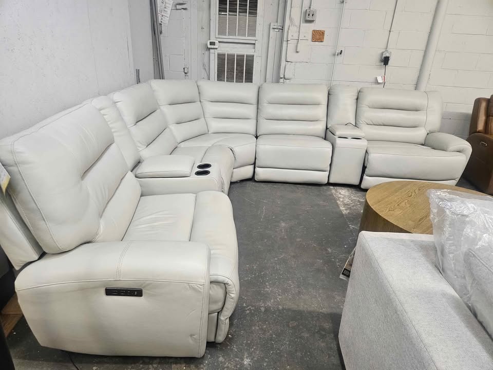 Aubrey 7-piece Leather Power Zero Gravity Reclining Sectional with Power Headrests ( Cream )