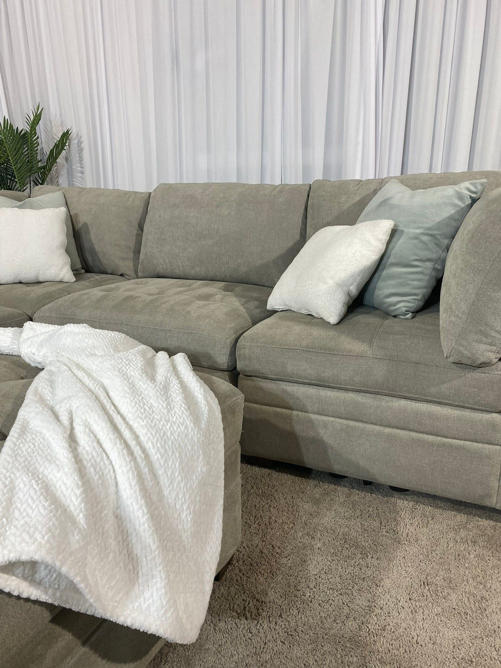 Thomasville Tisdale Modular Sectional couch 6-piece Beige w Ottoman