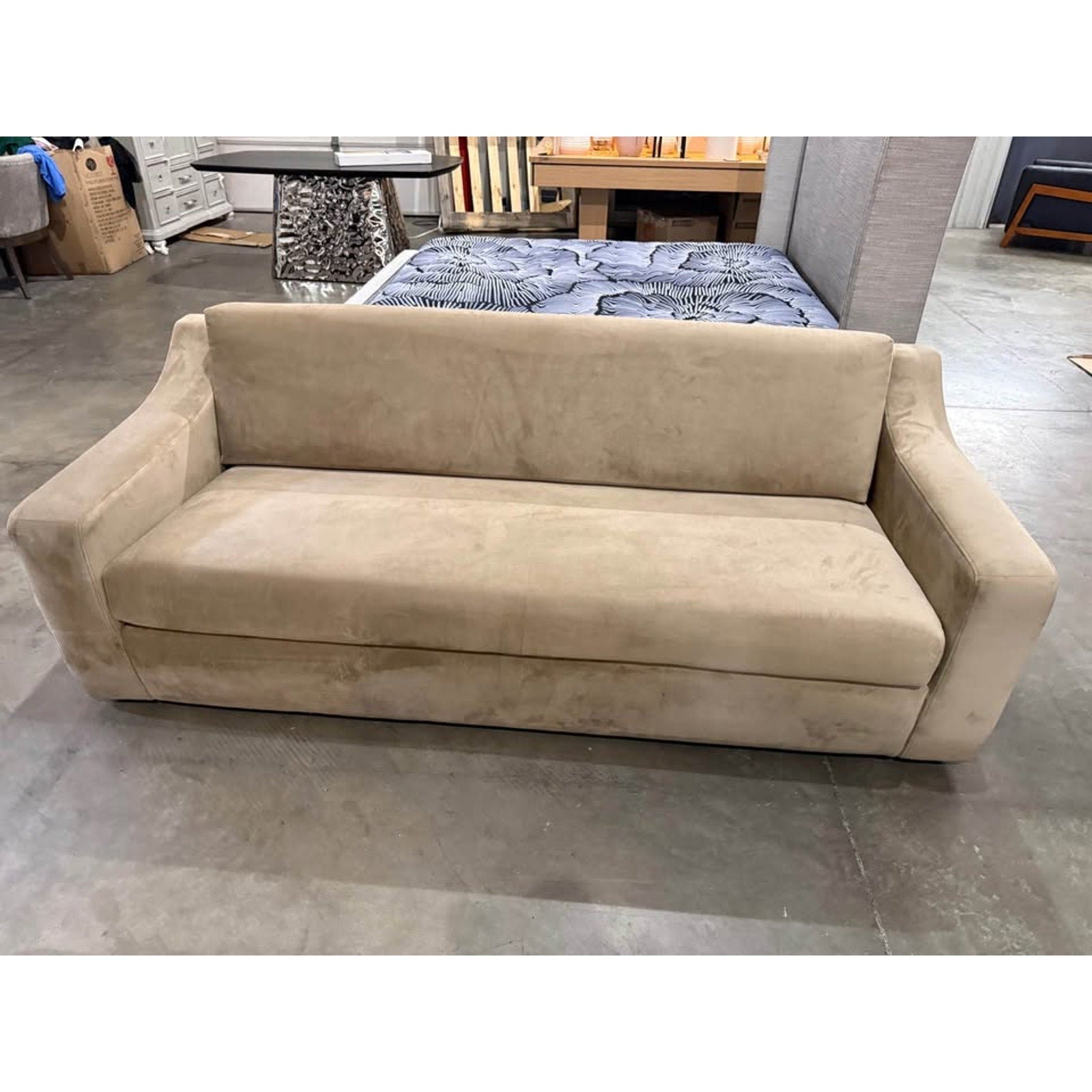 Free Delivery 🚚🚚Sofa Liora Performance Velvet