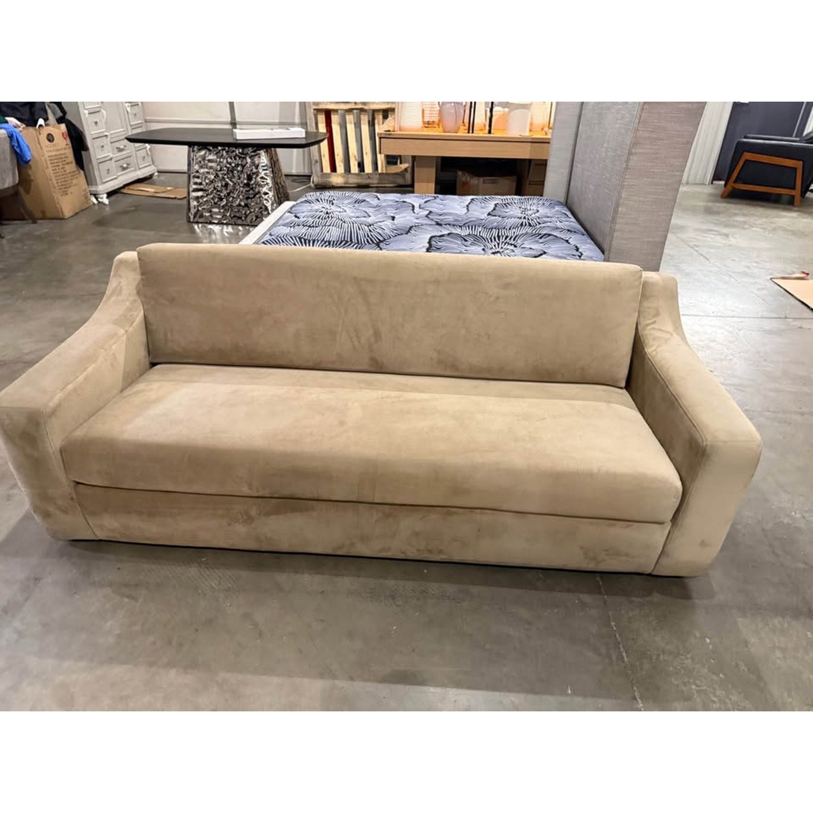 Free Delivery 🚚🚚Sofa Liora Performance Velvet