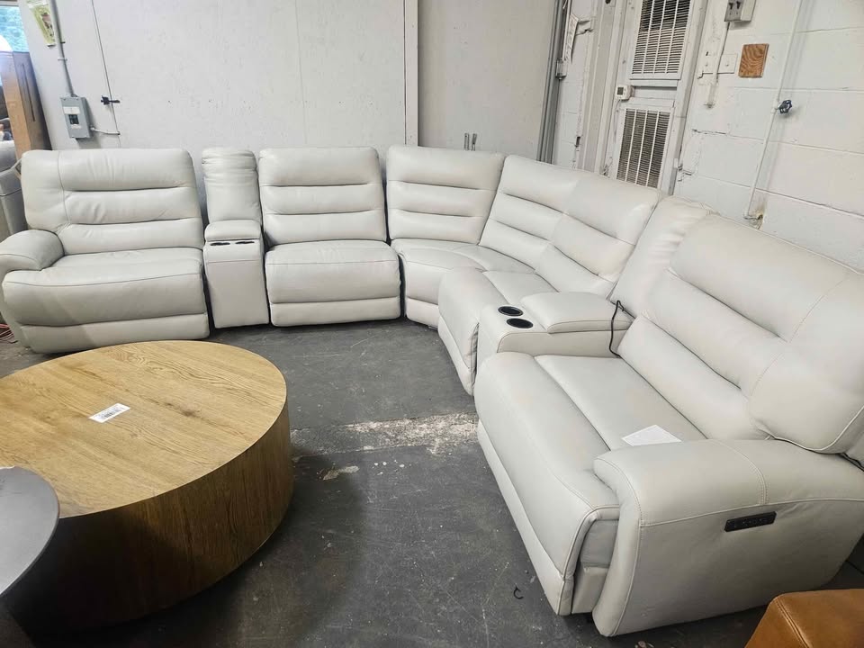 Aubrey 7-piece Leather Power Zero Gravity Reclining Sectional with Power Headrests ( Cream )