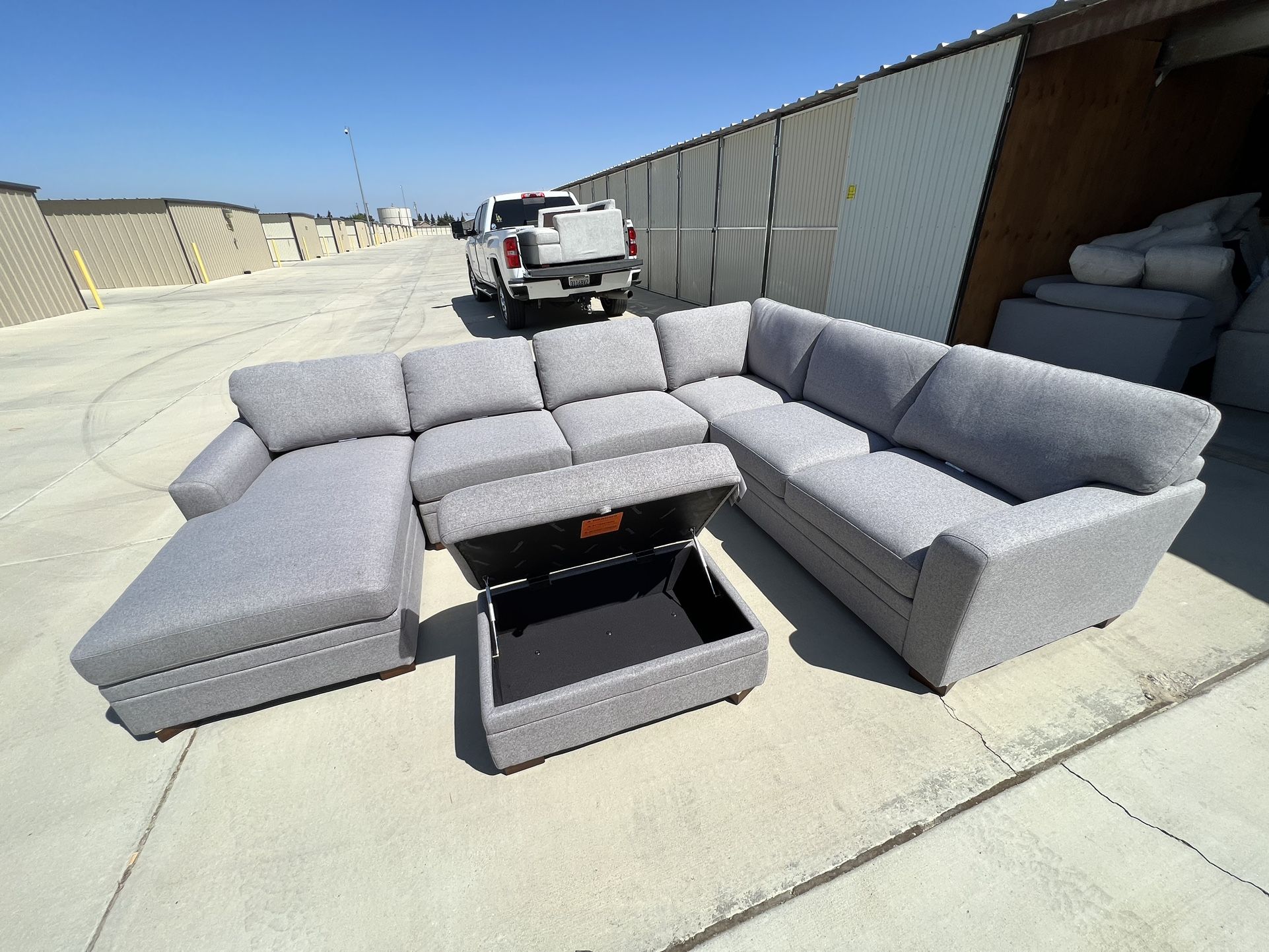 Thomasville Langdon Fabric Sectional with Storage Ottoman