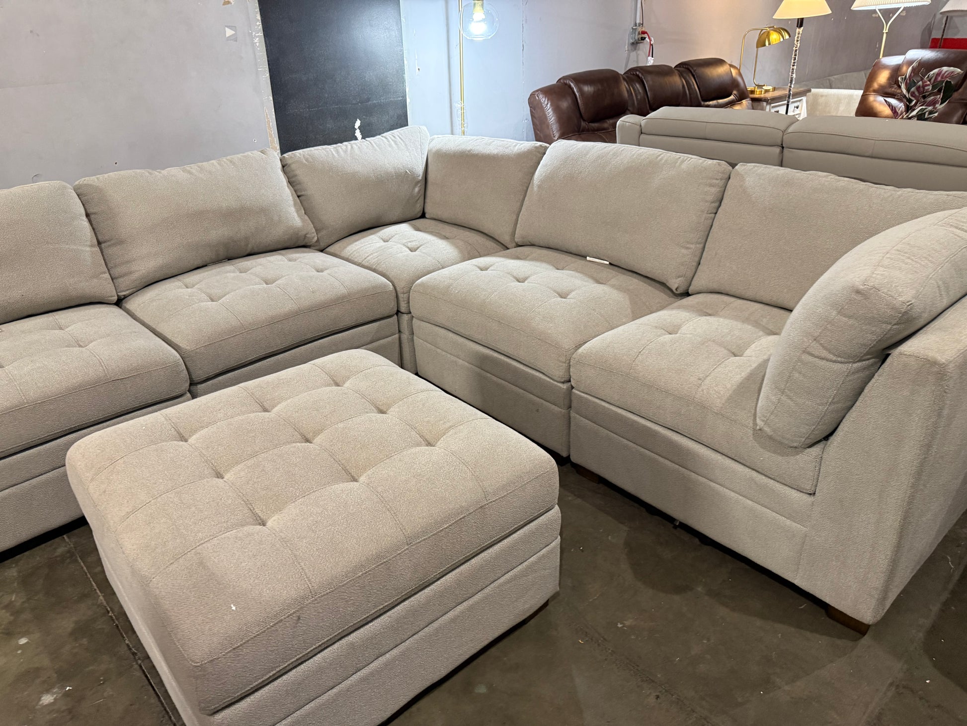Thomasville Tisdale Modular Sectional 6-piece Beige with Storage Ottoman