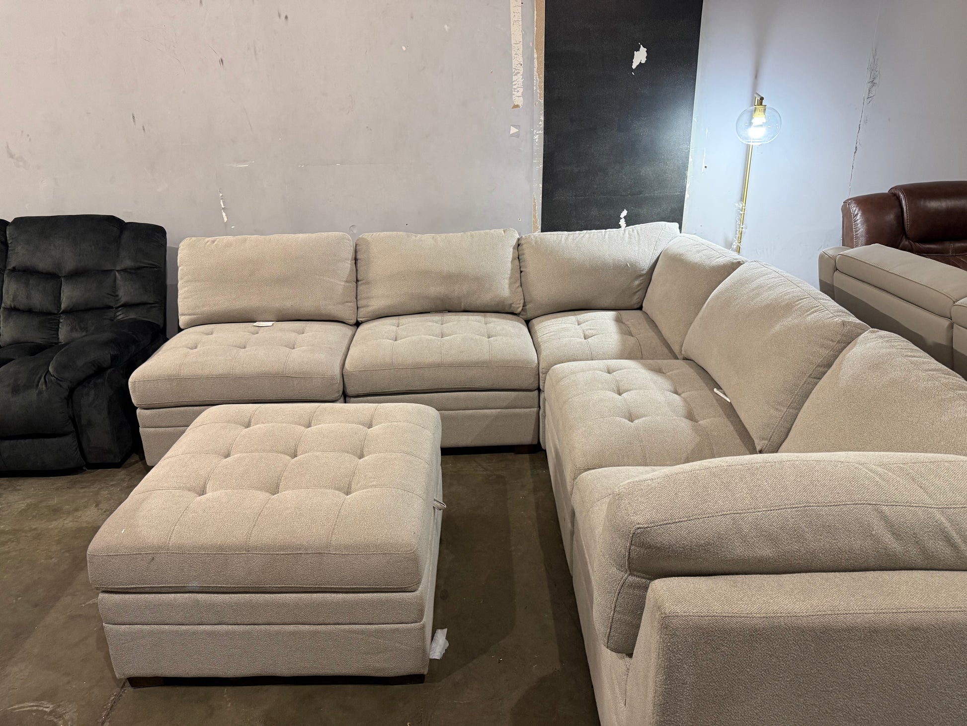 Thomasville Tisdale Modular Sectional 6-piece Beige with Storage Ottoman