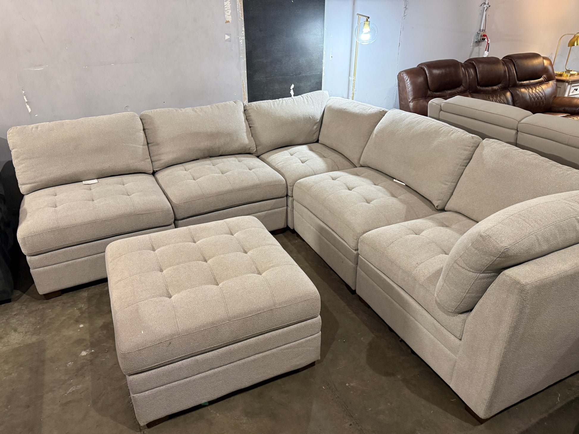 Thomasville Tisdale Modular Sectional 6-piece Beige with Storage Ottoman