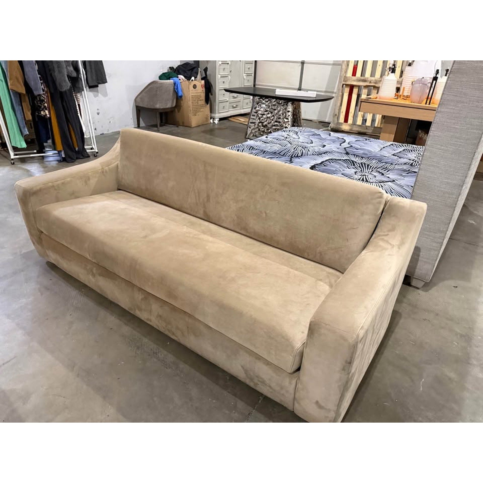 Free Delivery 🚚🚚Sofa Liora Performance Velvet