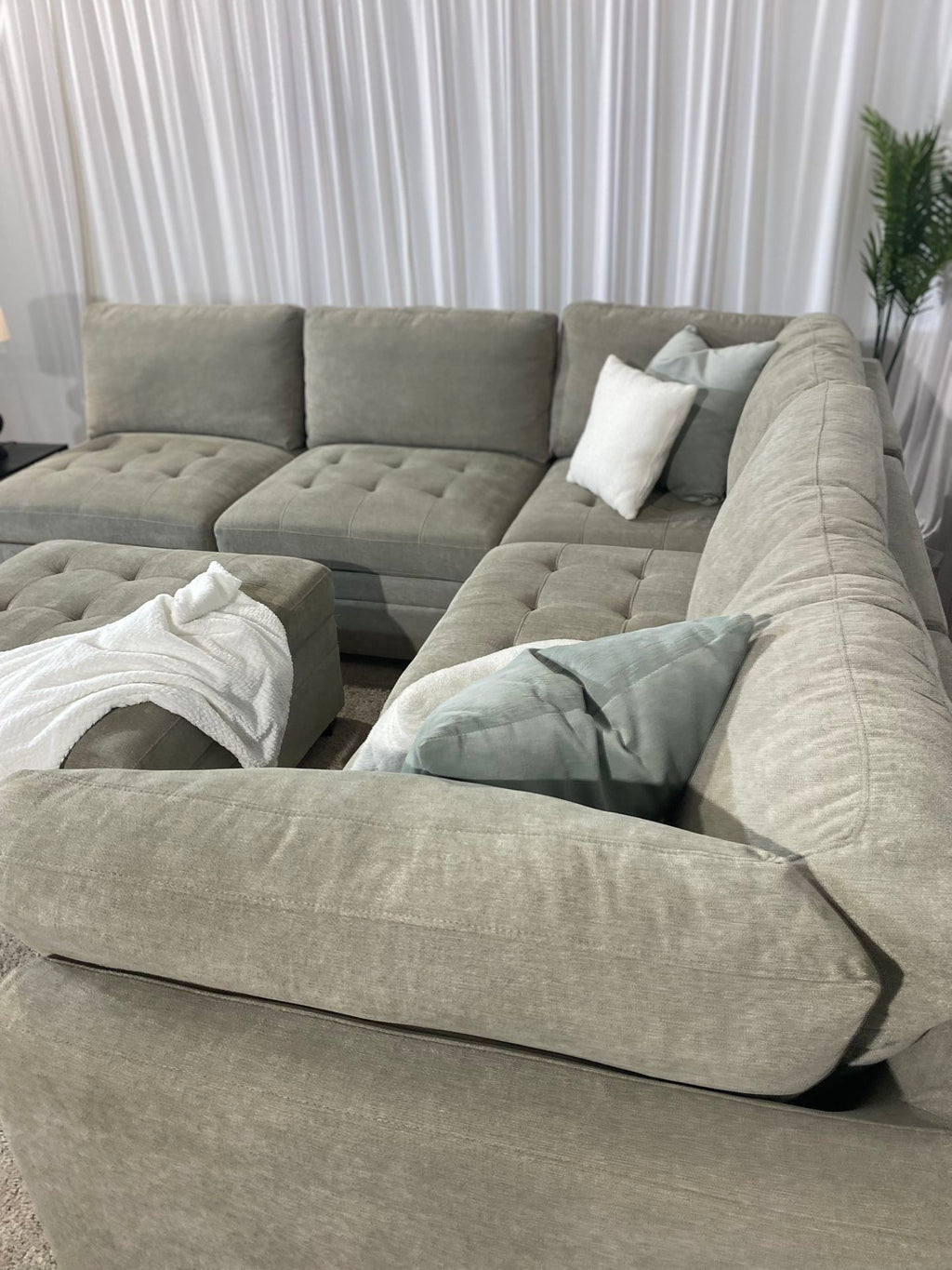 Thomasville Tisdale Modular Sectional couch 6-piece Beige w Ottoman