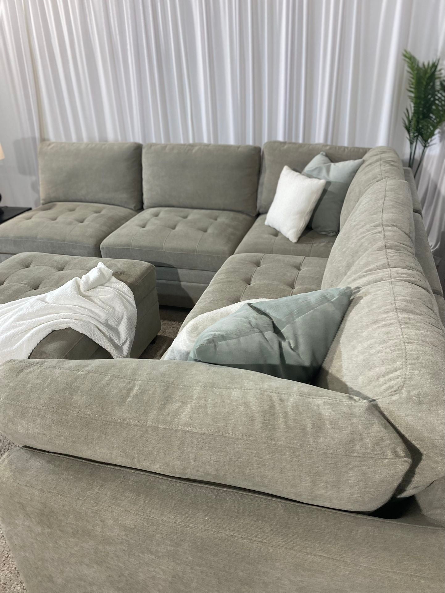 Thomasville Tisdale Modular Sectional couch 6-piece Beige w Ottoman