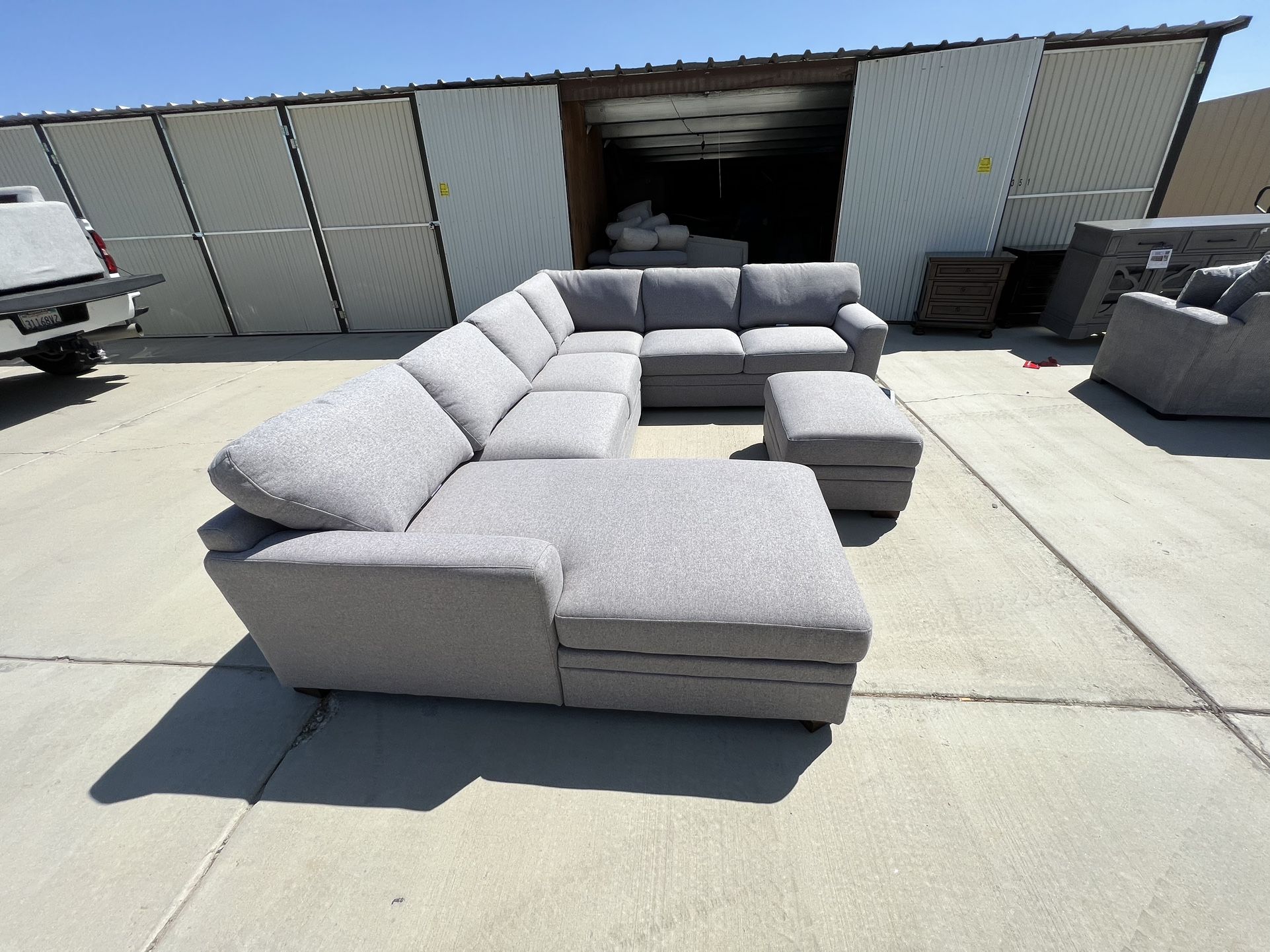 Thomasville Langdon Fabric Sectional with Storage Ottoman