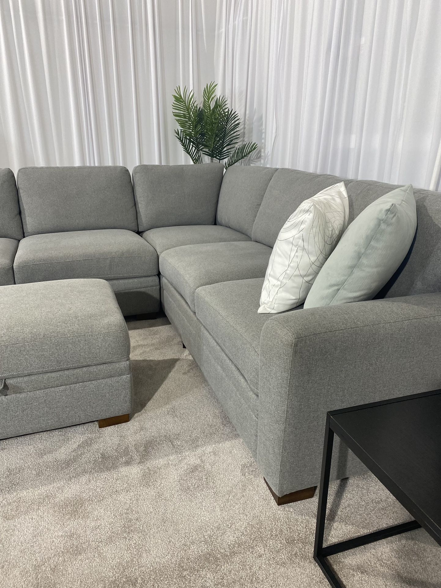 Thomasville Langdon Fabric Sectional Couch with Chaise and Storage Ottoman