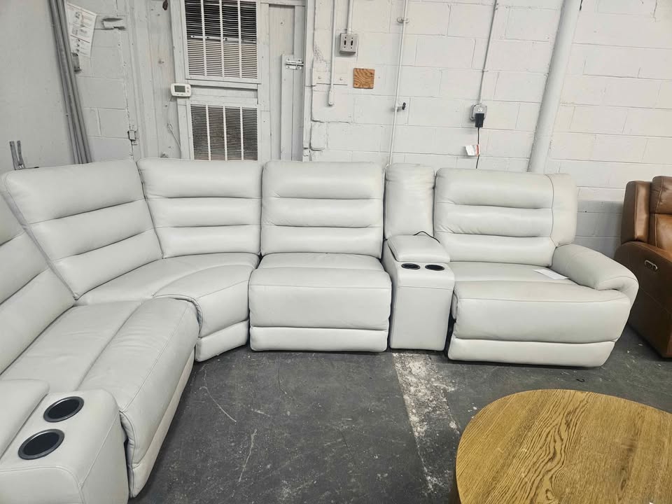 Aubrey 7-piece Leather Power Zero Gravity Reclining Sectional with Power Headrests ( Cream )