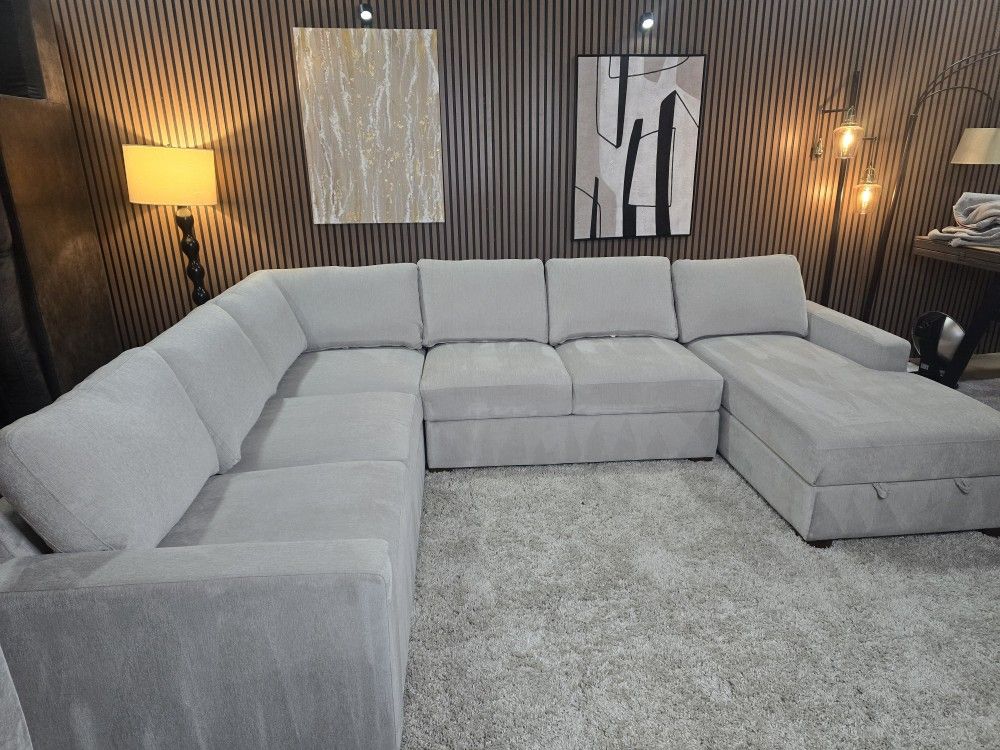 LIKE NEW - Thomasville Glenn Fabric Sectional with Storage Chaise