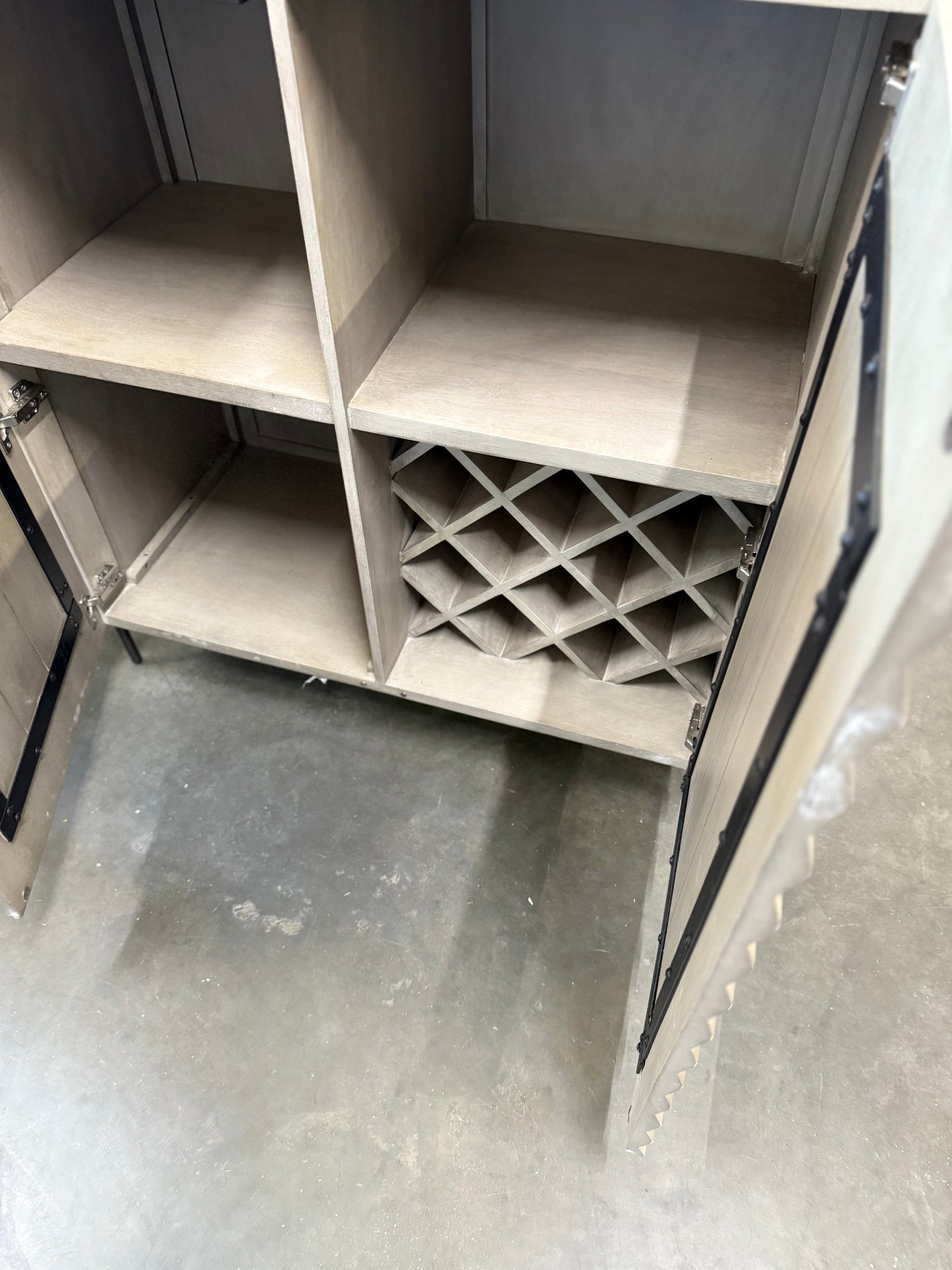 Rori 40.75'' Bar Cabinet