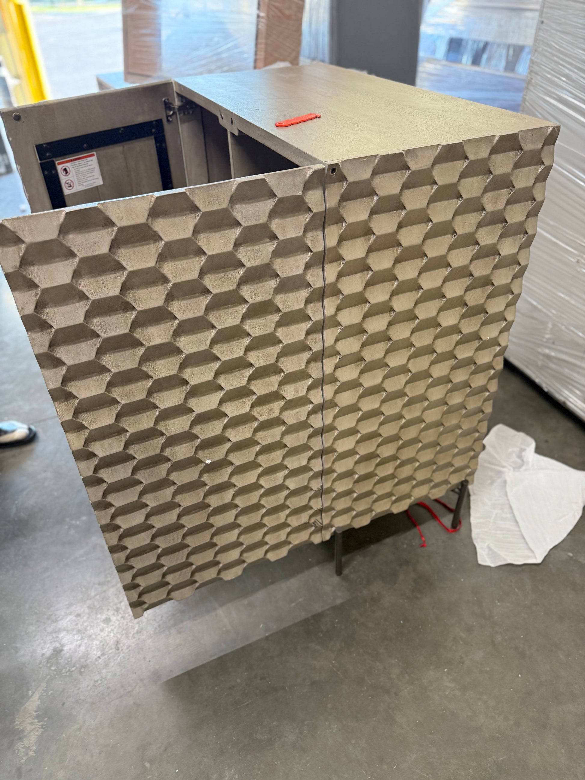 Rori 40.75'' Bar Cabinet