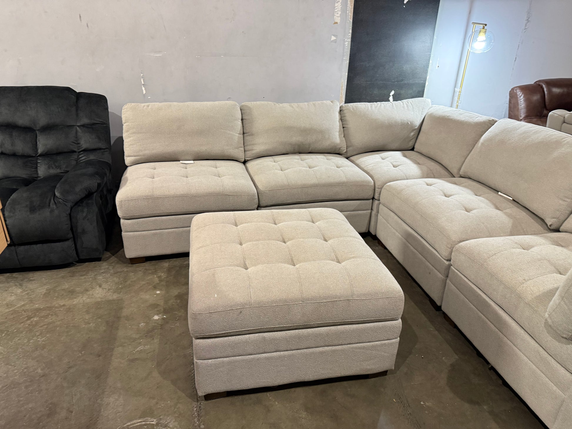 Thomasville Tisdale Modular Sectional 6-piece Beige with Storage Ottoman