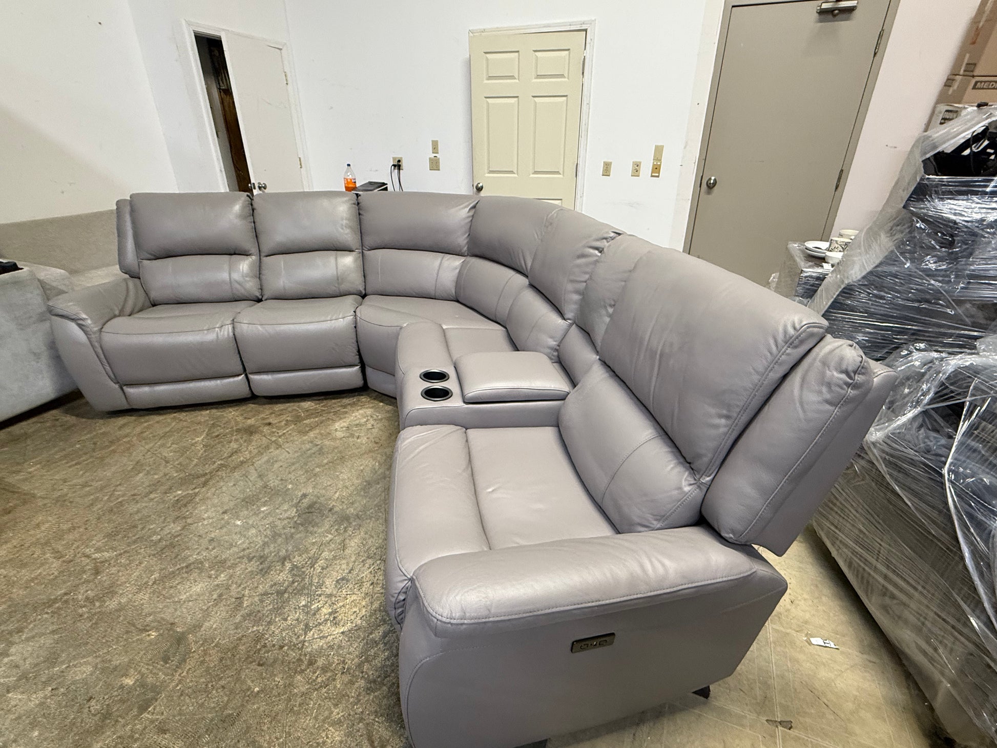 Malounta Wellkamp Leather 6-Piece Power Reclining Sectional