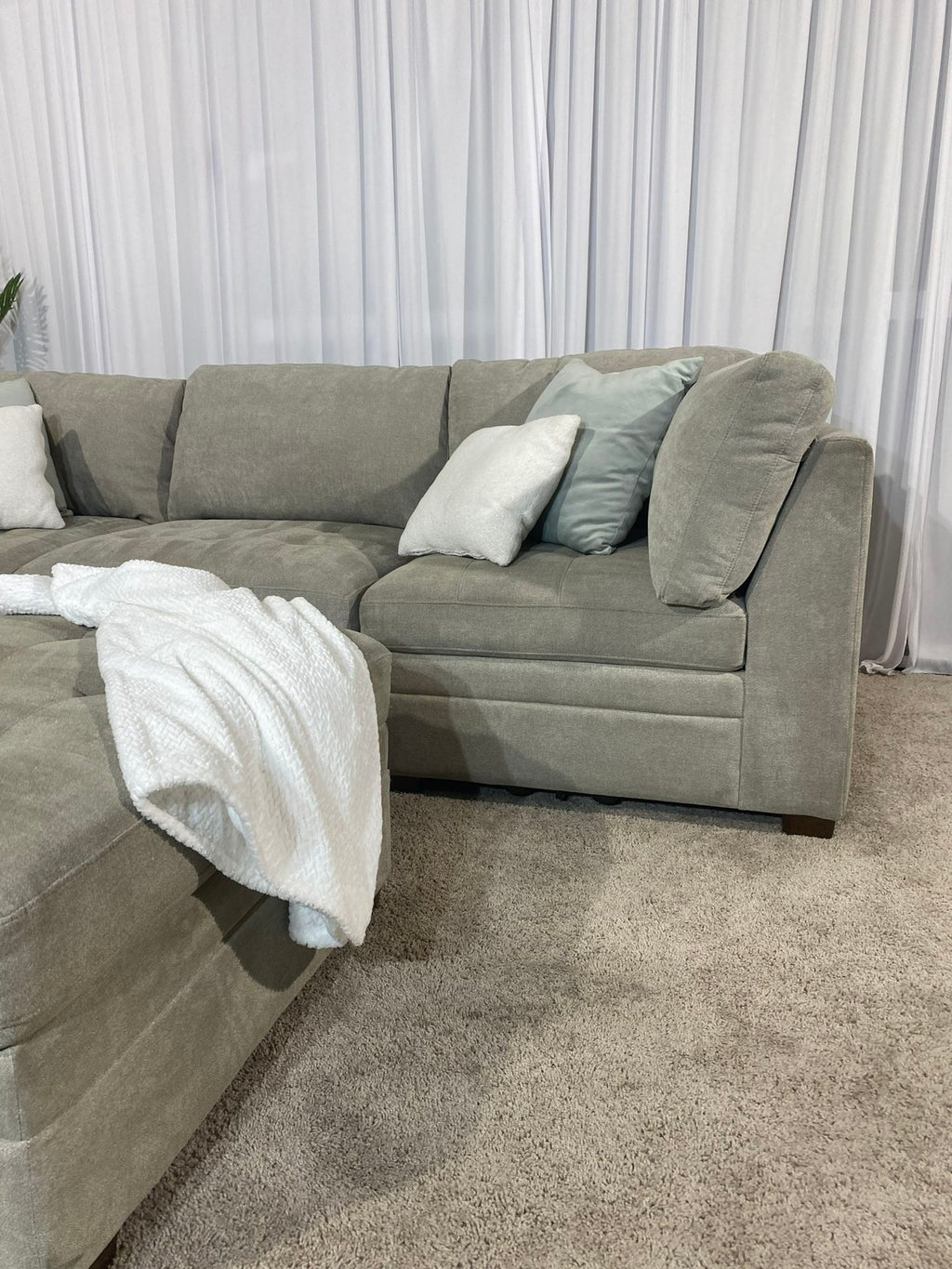 Thomasville Tisdale Modular Sectional couch 6-piece Beige w Ottoman