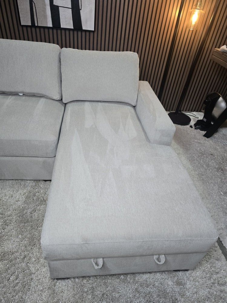 LIKE NEW - Thomasville Glenn Fabric Sectional with Storage Chaise