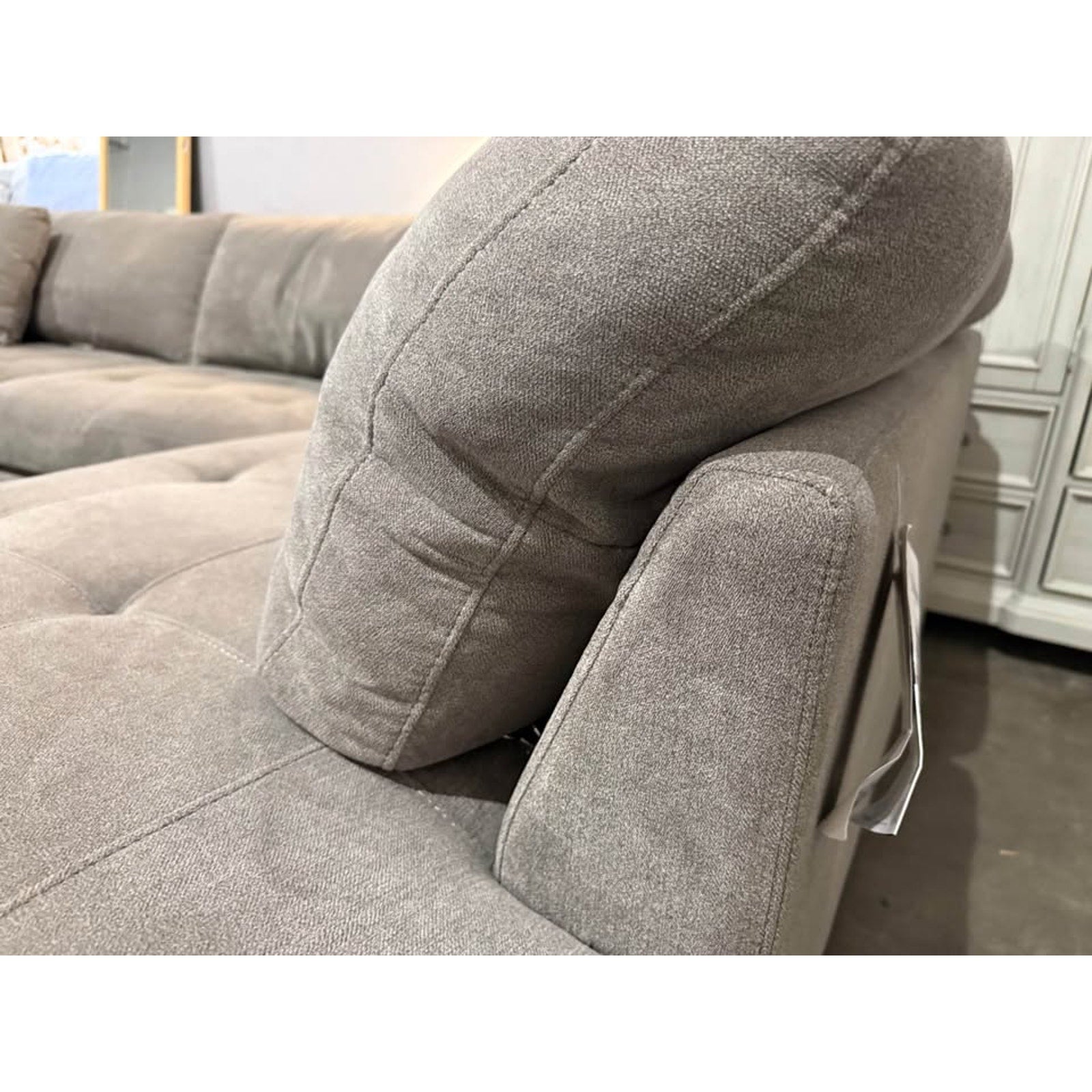Thomasville Miles Fabric Sectional with Power Footrest Free Delivery 🚚🚚