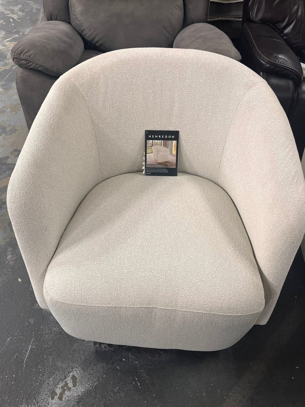 Henredon Cream Murphy Swivel Chair