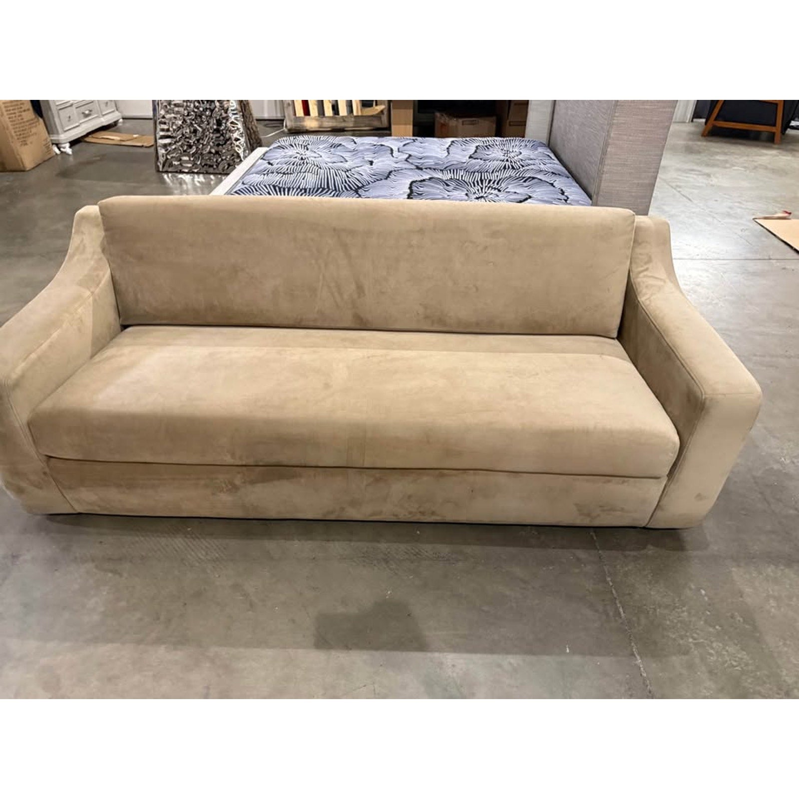 Free Delivery 🚚🚚Sofa Liora Performance Velvet