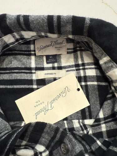 Women's Oversized Flannel Long Sleeve Button Down Universal Thread XS Blk Plaid