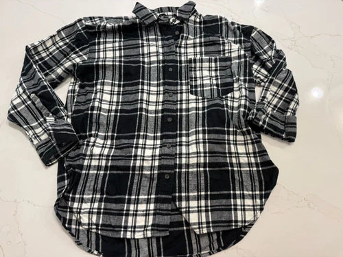 Women's Oversized Flannel Long Sleeve Button Down Universal Thread XS Blk Plaid